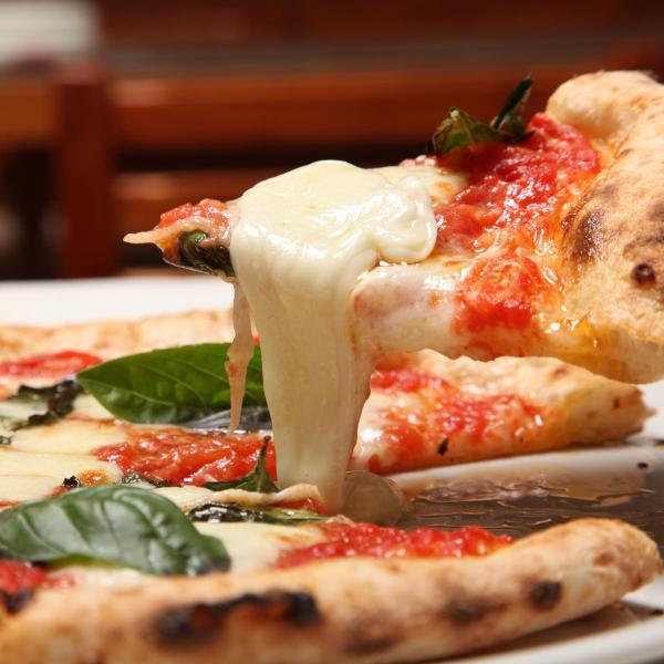 「ラ パピージェ 静岡ご当地ピッツァセット」は、ピザ職人が1枚1枚手焼きで丹念に焼き上げた本格冷凍ナポリピッツァの3種詰め合わせです。実際にナポリ製の薪窯で焼き上げる、製造と食材にとことんこだわって作る1枚。自宅に居ながらピッツェリアの焼き...