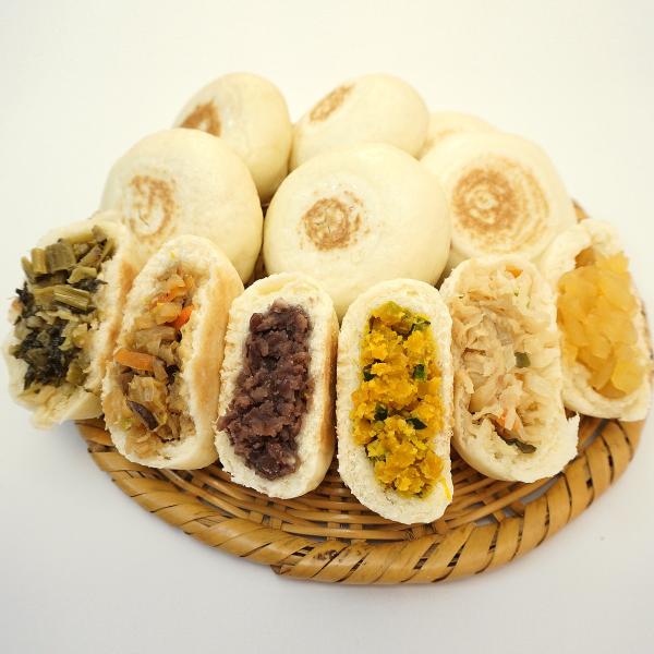 「小川の庄 縄文おやき」です。信州の郷土食おやき。ばあちゃん達の伝統技を活かしたおやきは素朴で家庭的な味わいです。人気商品を集めた産直お取り寄せＮセレクト限定セットです。【野沢菜】乳酸発酵してうまみが増した「野沢菜漬け」。信州の定番、おふく...