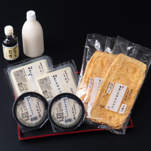 京都市にある南禅寺豆腐屋服部の「冷奴・揚げ・豆乳セット 比叡」です。食欲の落ちる夏に特におすすめの冷奴セットです。口当たりなめらかな絹ごし豆腐に西陣の老舗「林孝太郎造酢」の生姜が効いた冷奴のおつゆがピッタリ。大きな手揚げはさっと焼いただけで...