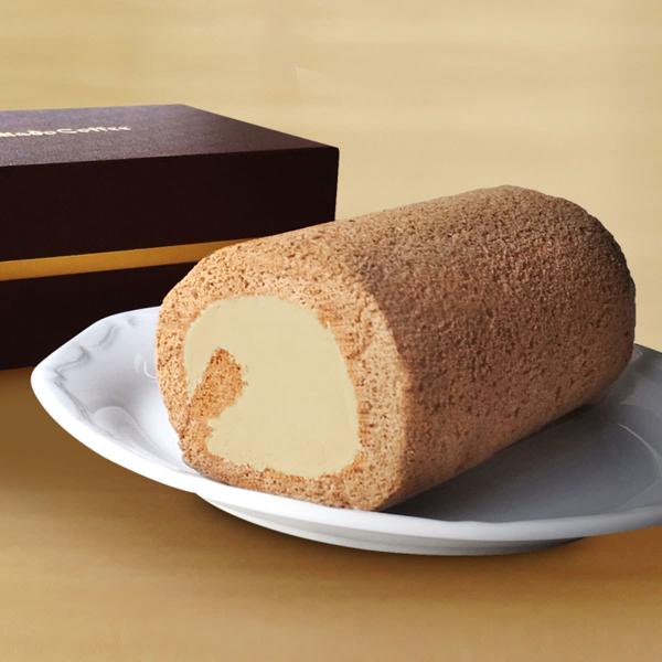 「ミカド珈琲 旧軽モカロールケーキ」は、1948年、東京・日本橋創業の老舗コーヒーロースター＜ミカド珈琲＞がお届けする、軽井沢スイーツです。ミカド珈琲軽井沢旧道店のハウスブレンド「旧軽通り」を香りが引き立つよう特別な焙煎度合いで丁寧にロース...