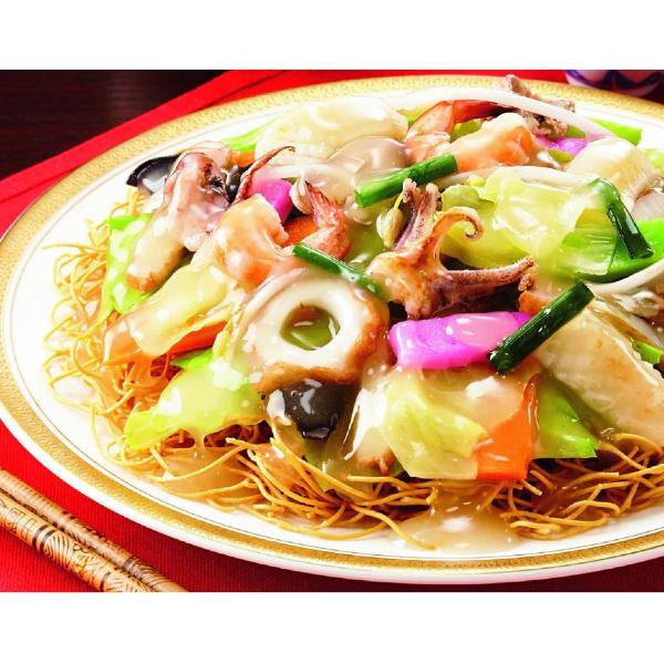 「白雪食品 冷凍 皿うどん」は、長崎独自の「唐あく」を使用した昔ながらの製法で作った麺の長崎皿うどんです。「唐あく」を使用した製法にこだわった麺は独特の風味と食感が特徴です。皿うどんの麺は菜種油で揚げてあります。麺、スープ、具材をセットでお...