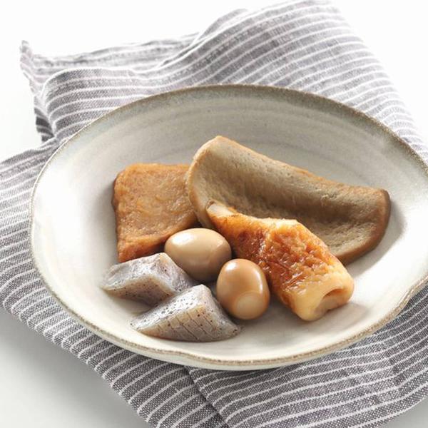 「黒はんぺんの丸又 汁なしおでん」は、黒はんぺんやちくわなどのおでんの定番具材を手軽に食べられるレトルト食品です。そのままでも美味しくお召し上がりいただけますが、暑い日は冷やして、寒い冬はあたためてもより一層美味しくお召し上がりいただけます...