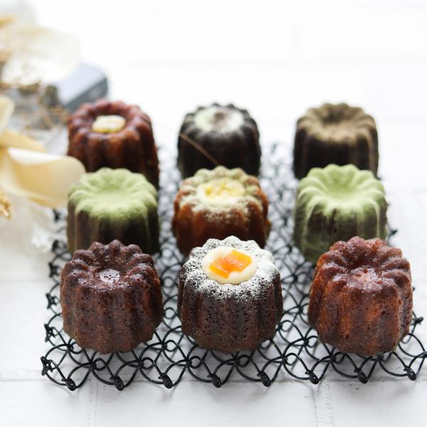 外はカリッと中はモチっとした食感を楽しめる「長崎 カヌレボックス 詰め合わせ」です。プレーン、抹茶、シトラス、コーヒー、ピスタチオ、ゴルゴンゾーラと蜂蜜、ホワイトチョコバナナをセットにしました。さまざまなフレーバーを食べ比べてお楽しみくださ...