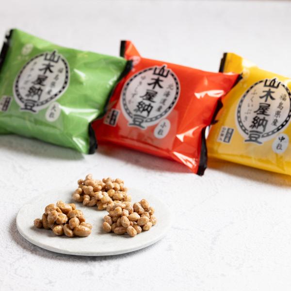 「山木屋納豆 国産大豆 小粒 中粒 大粒 詰め合わせ」は、国産大豆100％を使用した小粒・中粒・大粒納豆のセットです。日常の食卓や贈答用としても喜ばれる贅沢な詰合せです。ごはんのおとも、食卓のおかずなどとして、おいしい納豆をぜひご賞味くださ...