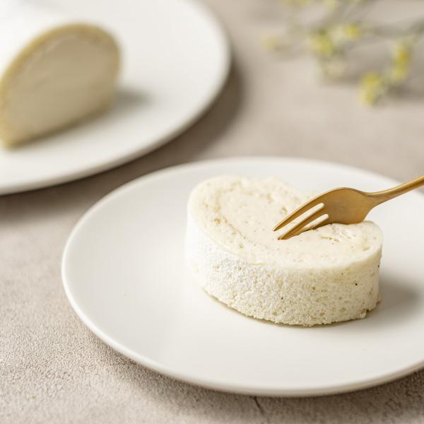 兵庫県のバニラ専門店vanilla enlacio（バニラ エンレイシオ）がお届けする「PRINCESS バニラ ロールケーキ」です。インドネシア産高級バニラビーンズをたっぷり使用したバニラクリームはすっきりとした味わいです。生地にもインド...