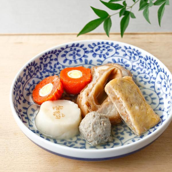 昭和2年（1927年）に創業した、石川県金沢市の金澤おでん赤玉本店がお届けする「金澤おでん5種 牛すじ煮込 醤油 味噌 詰め合わせ」です。赤玉本店秘伝の出汁と、金澤おでんの代表的な具材を使用した赤玉本店オリジナルの盛り合わせ（にぎすつみれ、...