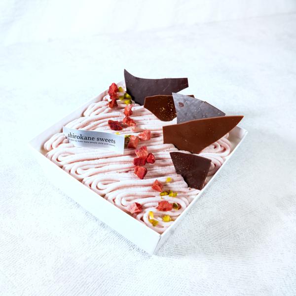 「スイーツボックス 白金モンブラン ベリー」は、美味しい季節のフルーツと、原材料のこだわりがコンセプトのスイーツ専門店「shirokane sweets TOKYO／白金スイーツ（シロカネスイーツ）」が作るベリーのモンブランです。酸味と甘味...