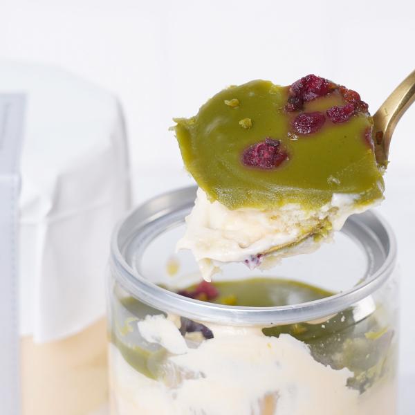 shirokane sweets TOKYO／白金スイーツ（シロカネスイーツ）の「白金ホワイトティラミス缶 ピスタチオ」です。「shirokane sweets TOKYO」は、閑静な住宅街「白金台」の一角にある、美味しい季節のフルーツと、...