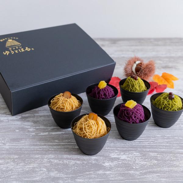 「絹糸モンブラン キッチンゆうとはる 絹糸モンブラン団子 〜桜〜」は、ひとつひとつ手作りしているこだわりのスイーツです。「さくら名所100選」にも選ばれている愛知県岩倉市の五条川に浮かぶ桜の花びらをイメージした可愛らしいサイズの絹糸モンブラ...