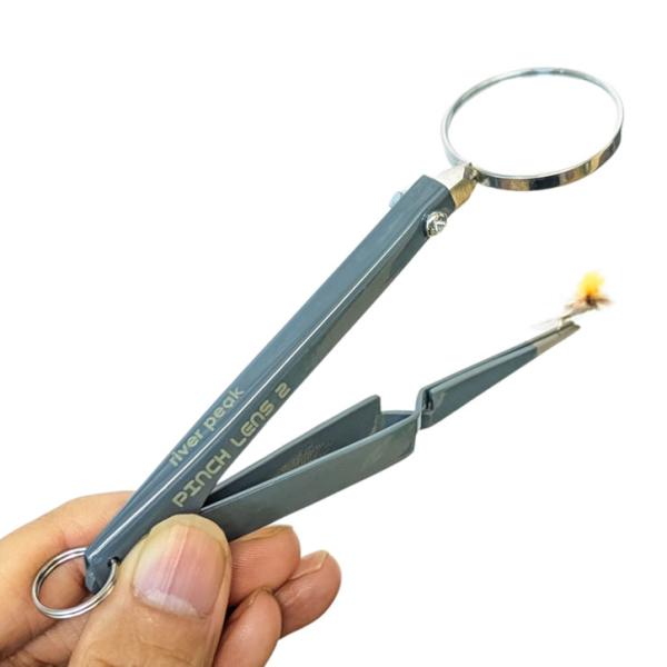 [Release date: November 21, 2024][商品情報]Pinch Lens 2 ポケットルーペフライのアイに焦点を合わせて、簡単にティペットを通す為のポケットルーペ年齢を重ねるごとに老眼が進み、フライのアイにティペッ...