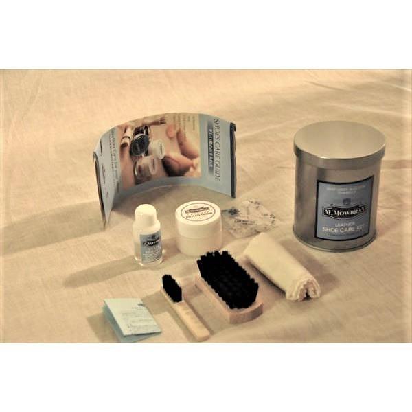 デリケートクリーム30mlステインリムーバー24mlセット内容１・デリケートクリーム　ミニ２・ステインリムーバー　ミニ３・ミニブラシ４・竹ブラシ５・クロス６・シューケア説明書シューケア初心者の方やギフト用、旅行用などにもどうぞ！＊定形外郵便...