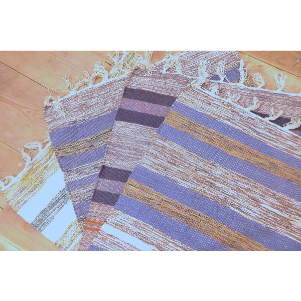 大きさ　50cmx80cm　厚み　３ミリ程度素材　85％コットン綿、15%ポリエステルインド製インド製ラグマットです。１点１点すべて違いがあり特に色味にバラツキがあります。〜系という表現になり画像の物そのものではありません。アクセントのよう...