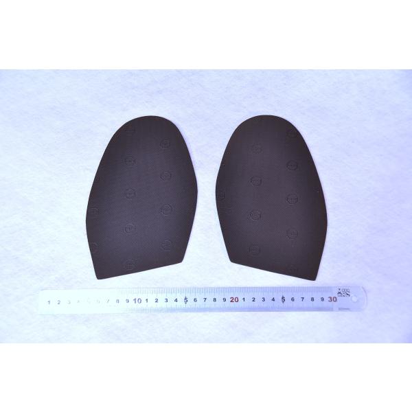 1足分の価格です。大き目の半張り用靴底ゴムです。カットしてご使用ください。別途靴底接着用ボンド等が必要です。