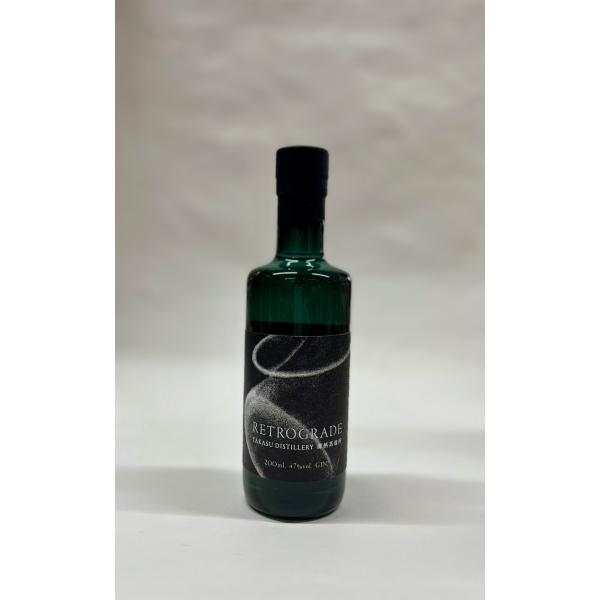 原酒にはイギリス産の小麦由来のものを使用し、 蒸溜時には 140 を超えるセクションからのハートカットにこだわることで、 口当たりや飲み心地の良さを感じていただけます。ボタニカルはクラシカルなレシピを下敷きにしつつ、 鷹栖町産のブルーベリー...