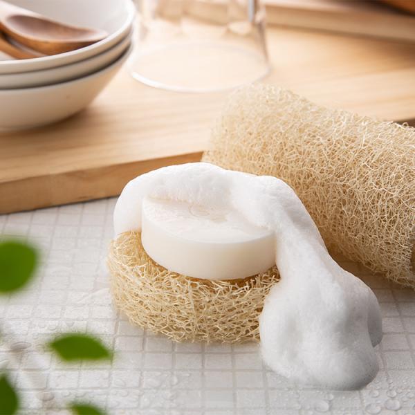 へちま繊維は、速乾性、防菌効果に優れているので、とても衛生的です。水切れが良く、石けんが長持ちします。時々へちまも洗って清潔にお使い下さい。