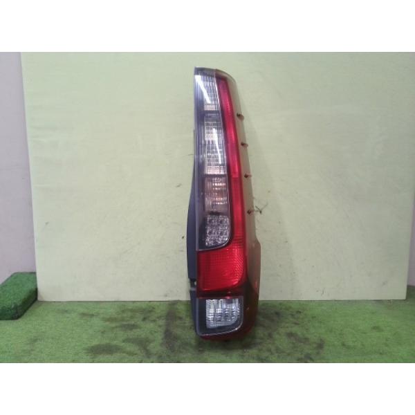 NOAH ノア DAA-ZWR80G 右テールランプ 2ZR-FXE 4W4 28-231 81551-28550