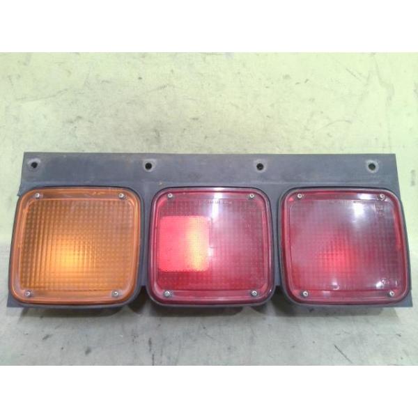 中古 日野大型車 QPG-FW1EXE 左テールランプ 220-21853 81560