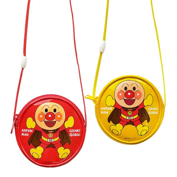 まんまる可愛いアンパンマンの丸ポシェットです☆負荷がかかるとはずれる安全パーツ付き。小さなお子様にも安心してお使い頂けます。サイズ：約12.5ｘ12.5ｘ4cm材質：合成皮革肩ひもの長さ約99cm日本製