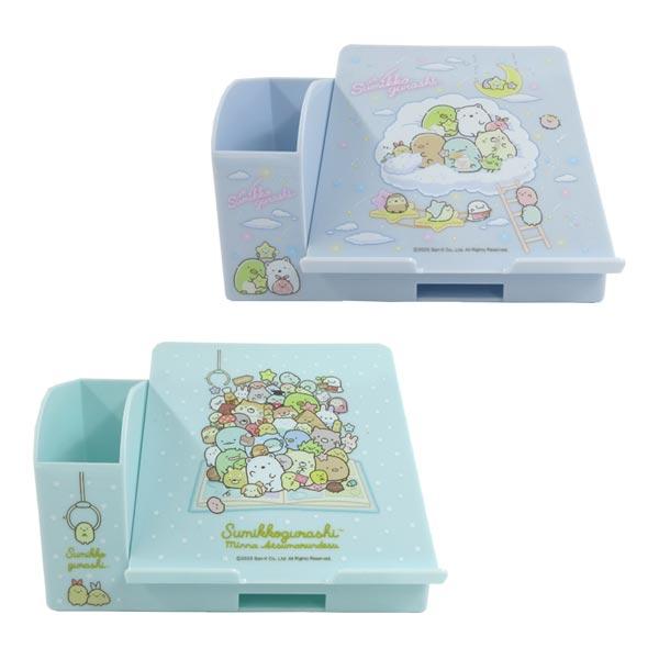 大人気キャラクター「すみっコぐらし」絵柄がかわいいマルチスタンドの登場です。本やスマホ、タブレット置きなどマルチに使えます。タブレット（※付属しません）は、充電しながら使えるコード穴付き。サイズ：約H120×W175×D120mm、パッケー...