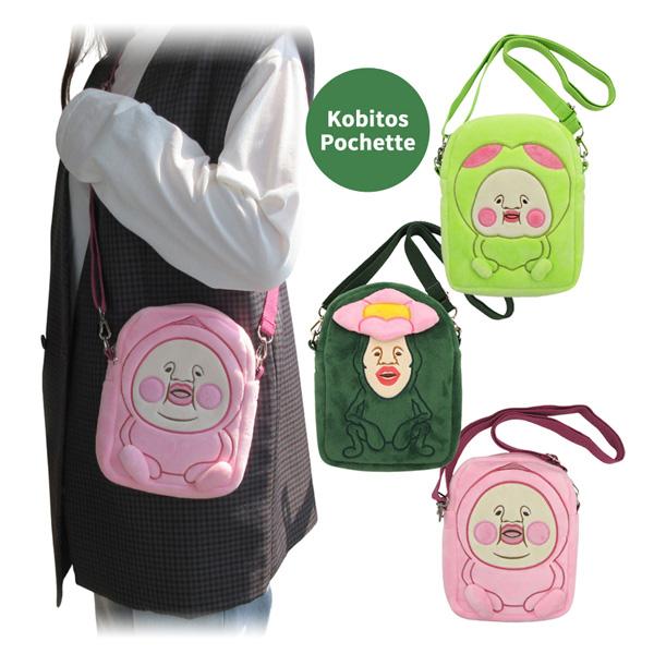 大人気キャラクター「こびとづかん」からふわふわ手触りのぬいぐるみポシェットの登場です。お子様のお出かけにピッタリなショルダータイプ。マチ付きなので小物もたくさん入ります。中身が見える透明ポケット付きで、スマホを入れたまま液晶画面の操作が出来...