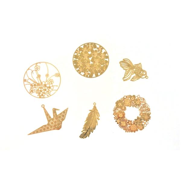 鶴の金属工芸品 金色フレーム 価格は応談です。 鶴の金属工芸品 金色フレーム 価格は応談です。