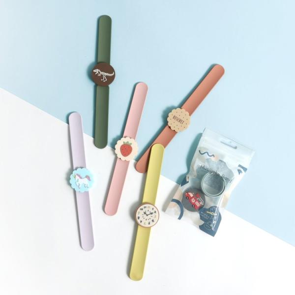 肌へのスプレーや塗り付けなどがないので誤飲、目に入る、使いすぎ等の危険が無く、妊産婦、乳幼児、お子様、ペットにも安心してご利用いただけます。腕に巻いたり、バッグに付けたり、重宝するアイテムです。パッケージサイズ：（約）Ｗ9cm×H15.5c...