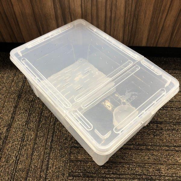 《使用方法》昆虫、両生類、爬虫類などの飼育に複数個の積み重ね可能!(ずれないようにストッパーがついています)≪材質≫プラスティック≪サイズ≫約32×21.5×14.5cm対象年齢12歳以上MADE IN CHINA【購入前にご確認ください】...