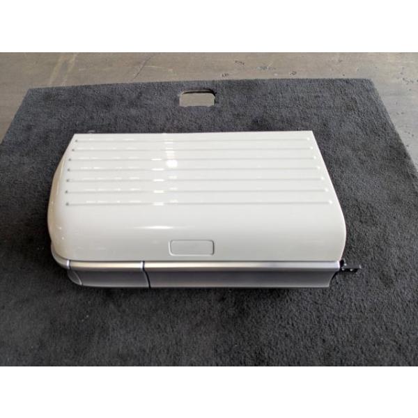 **** 商品説明を必ずご確認ください ****部品管理番号：250805000870210メーカー純正品番：73840-79R03-DCV部品名：グローブBOX部品区分：リサイクル品車名：スペーシア車両タイプ名：5ドアハッチバック通称型式...