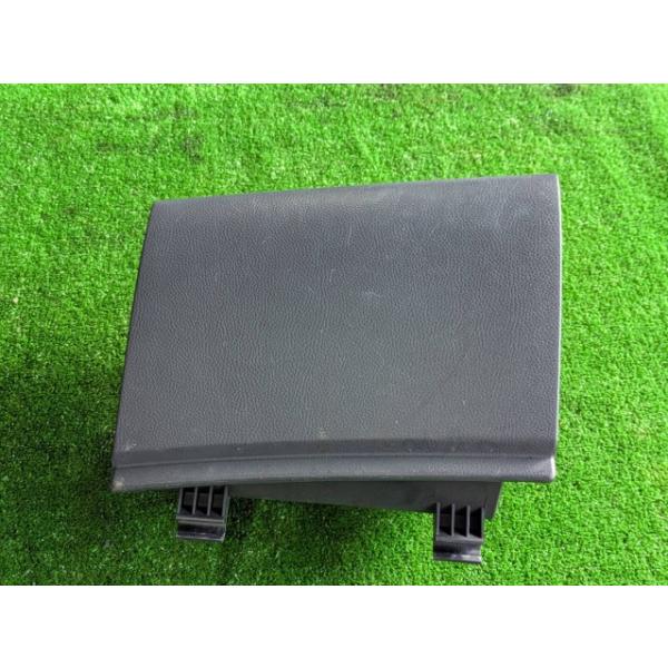 **** 商品説明を必ずご確認ください ****部品管理番号：251025000670210メーカー純正品番：73420-70K00-P4Z部品名：グローブBOX部品メーカー品番：73422-70K0メーカー代替品番：73420-70K01...