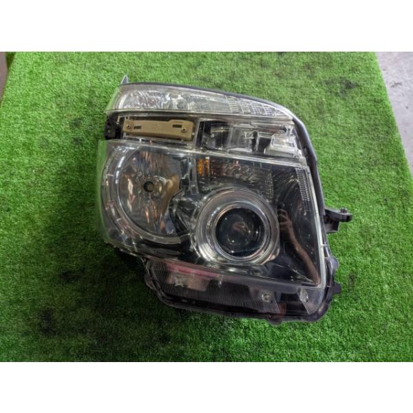 ヴォクシー VOXY DBA-ZRR70W 右ヘッドランプ ヘッドライト HID 28-203 81145-28B90 81145-28B91