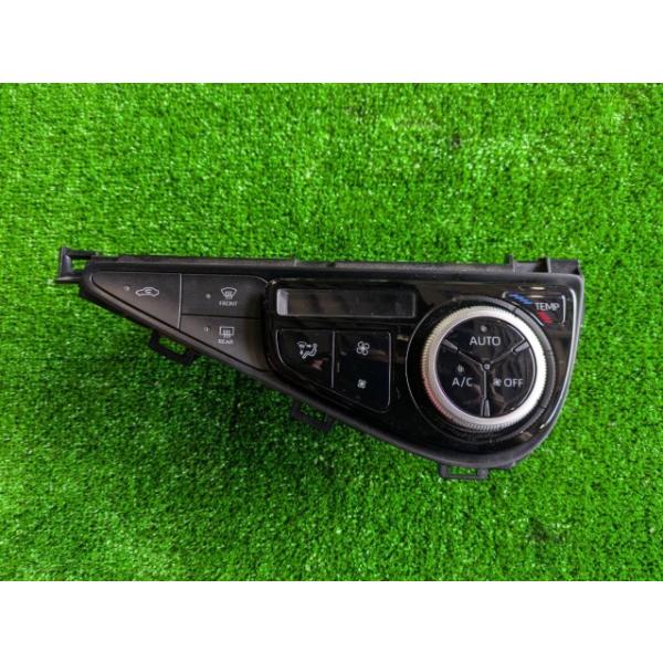アクア GRスポーツ DAA-NHP10 A/Cスイッチパネル エアコンパネル 55900-52800