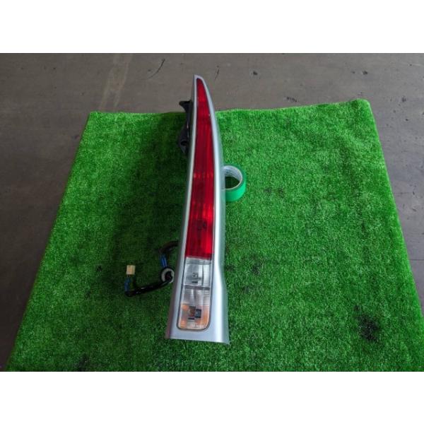 ムーヴ カスタム DBA-L175S 右テールランプ ブライトシルバーM S28 D050 81550-B2190-B0