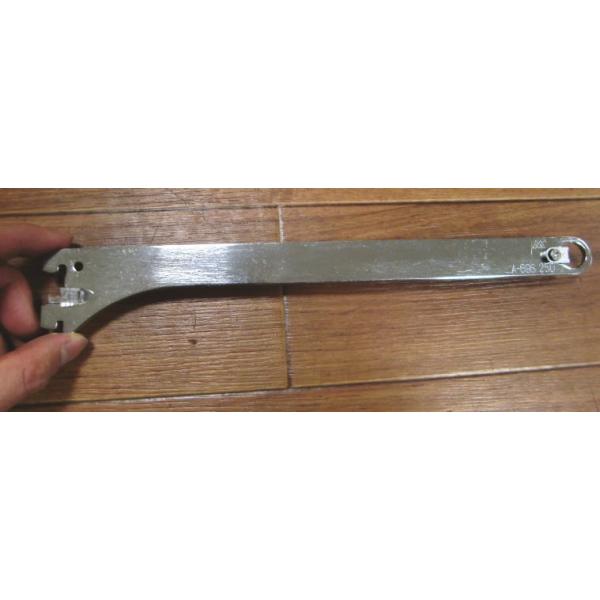 「正面の壁だけ使って棚柱を設置して、そこにちょっとしたタオル・小物掛けも設置したい」そんなときにオススメの、ロイヤルのＡＡシステム、太さ13ミリパイプシリーズです。お好きな長さのチャンネルサポート（ASF-1、AWF-5）やブラケットを選ん...