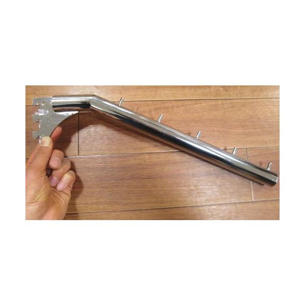 ロイヤルのチャンネルサポート（レール）1本に直接引っ掛けるだけで、 壁面に、オシャレな洋服屋さんのようなハンガーパイプがかけられるブラケットです。こちらは、傾斜をつけて陳列するタイプ。後ろの方の洋服も見えやすくなります。 本格的な棚を作って...