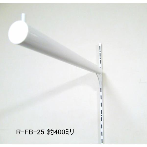 チャンネルサポート（レール）1本に直接引っ掛けるだけで、 壁面に、オシャレな洋服屋さんのようなハンガーパイプがかけられる、ホワイト色のブラケットです。 本格的な棚を作って、そのレールのあまりスペースにオプションで洋服をひっかける場所を作るの...