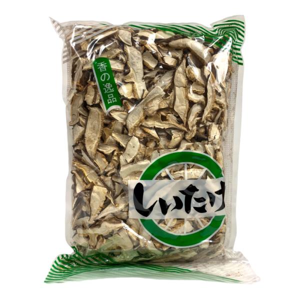 業務用の乾し椎茸スライスです。深山幽谷の清浄な空気の中で栽培された椎茸は、「生」では椎茸独特の風味ある香りは味わえず、乾燥してこそ初めて特有の味わいのある風味が出ます。乾椎茸は、アルカリ性食品として御使用いただけ、各種の料理にご利用ください...