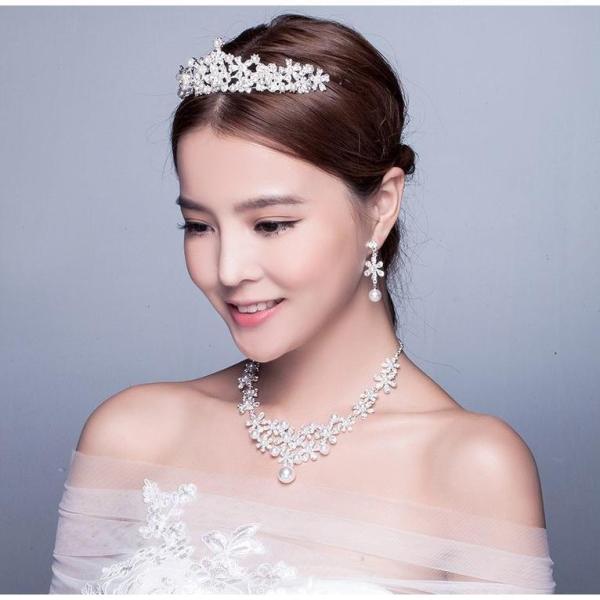 ティアラと、ネックレス＋ピアスorイヤリングのセットです。ウエディングや二次会パーティーなどに◎※ティアラと、ネックレス＋イヤリングorピアスのセットは別売りです※ケースは付属しておりません。【サイズについて】画像をご参照ください。【素材に...