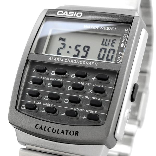 【 CASIO CALCULATOR カリキュレーター 】電卓機能がついた、レトロ＆フューチャーなデザインが魅力のモデル。多くのアーティストや芸能人が着用し、ファッションアイテムとして大人気です。フリー中留タイプのステンレスベルトなのでベル...