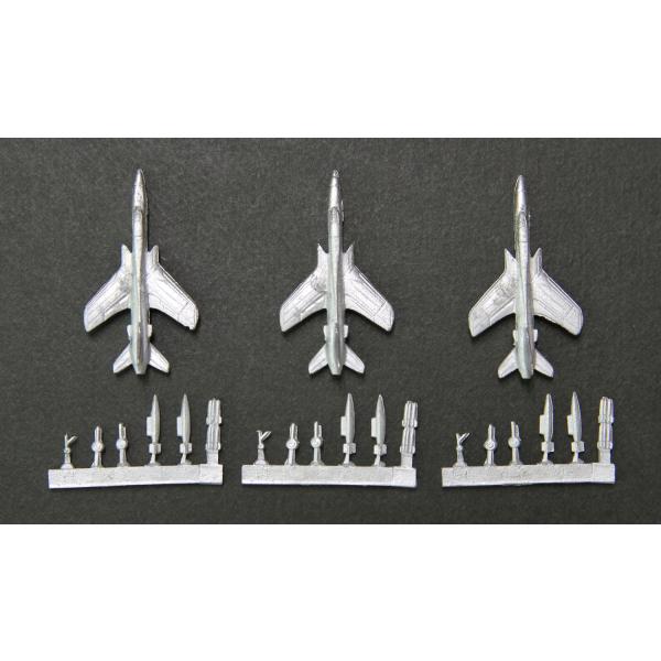 NMP27 1/700 アメリカ空軍 F-105 サンダーチーフ（3機入り）