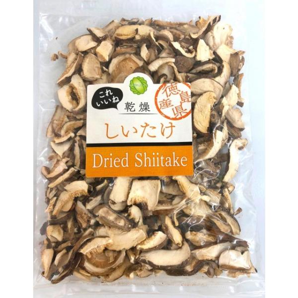 50ｇ×2＝100ｇ　椎茸農家が生産した徳島県産の椎茸（しいたけ）を、じっくり温風乾燥、スライス加工しました。無農薬、収穫のしいたけです。肉厚、コリコリ、プリプリ食感、しっとりした艶がある椎茸は、煮物に最適です。水で一晩戻すと、生と変わらな...