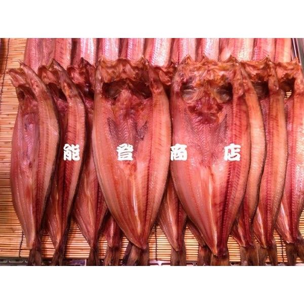 道東羅臼の真ほっけは身にしまりがあり脂ものっていますので食べ応えは十分、道東の味覚です捕れたてのほっけを開き、一夜干しに急速冷凍しました、出来上がりを冷凍便でお届けします。冷凍した物は半解凍くらいで焼きますときれいに美味しく焼けます「包装・...