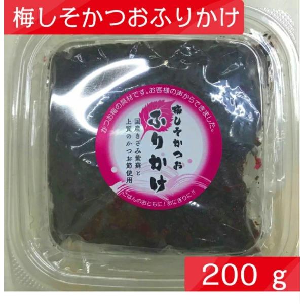 原産国／製造国 日本総個数 1総重量 200g産地（都道府県） 和歌山県栄養成分表示 （100ｇ当たり）エネルギー 107kcal,たんぱく質 0.8g,脂質 0.2g,炭水化物 25.6g,食塩相当量 3.55g原材料 しそ、食塩、鰹節/...