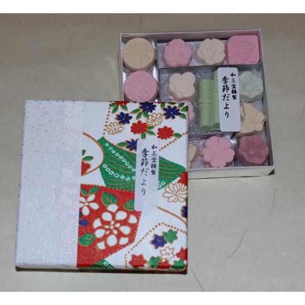 名　　称　干菓子原 材 料　和三盆糖、澱粉、着色料内 容 量　約55ｇ箱サイズ　8.7cm×8.7cm×2.2cm賞味期限　約３ヶ月【栄養成分表】　　　（100g当たり）エネルギー　398kcalたんぱく質　0.1g脂　　　質　0.1g炭 ...