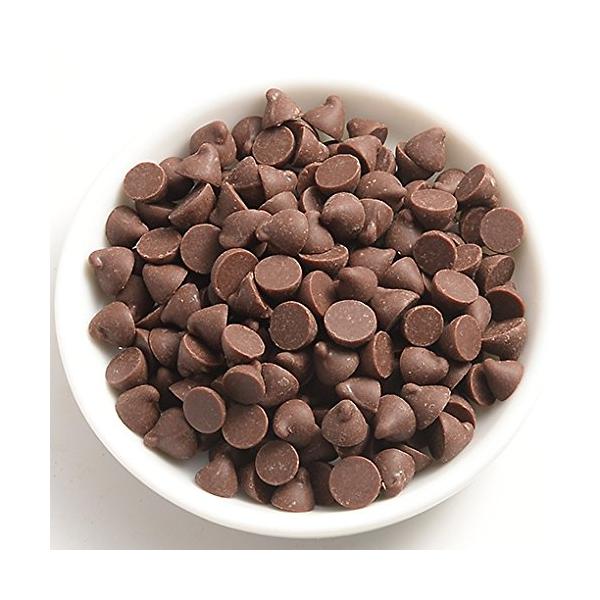 「商品情報」商品の説明【冷蔵便でのお届けとなります】パンやお菓子の練りこみに使用しても溶けにくいチョコチップです。原材料・成分砂糖(外国製造又は国内製造)、植物油脂、乳糖、ココアパウダー、全粉乳、カカオマス／乳化剤(大豆由来)、香料「主な仕...