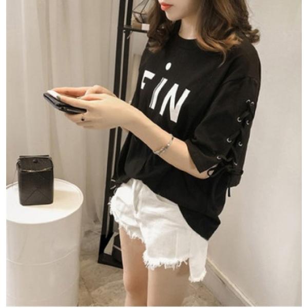 黒のtシャツに女の正肩半袖 Tシャツ 半袖 レディース ロング 肩あき デザイン 黒 大きい