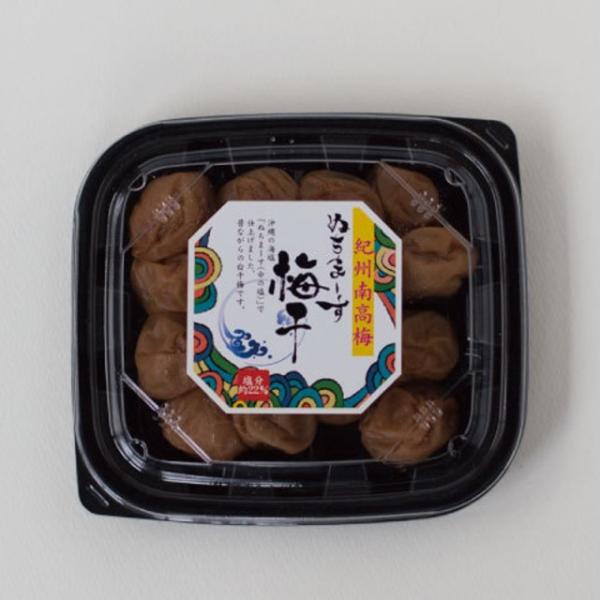 紀州みなべの南高梅とぬちまーすを使った梅干しです。「紀州ほそ川」の昔ながらの製法で作りました。一般的な梅干しは脱塩処理（塩抜き）・調味などの工程がありますが、ぬちまーすの白干梅はそのまま。何も引かず、何も加えず、クエン酸を含む梅干し本来の栄...