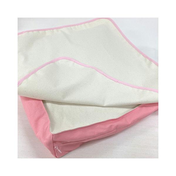 約５５ｃｍの正方形のソフトな帆布生地のカバーです。大好評のビーズクッションにピッタリのサイズで、大きめの正方形です。ベッドに敷いてあげたり、そのままソファに置いてインテリアとしてもかわいいです。（ビーズクッションは別売りです）