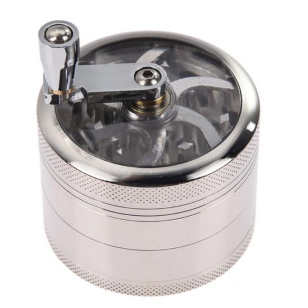 刻み研磨器、手巻きとパイプに必要なツールです。透明天窓のデザインで内部が見えます。素材は高品質の亜鉛合金で造られており、デザインがコンパクトかつシンプルです。切れ味鋭いカッターにより、タバコをクラッシュし、省力で効率よく刻めます【サイズ】直...