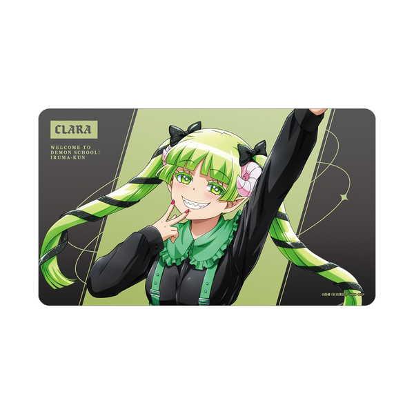 [Release date: March 31, 2026]宅配便配送商品 「魔入りました！入間くん」より、マルチデスクマットの登場です。ウァラク・クララの描き下ろしイラストを、衣装が映える黒とキャラクターカラーのツートーンのデザインでマル...