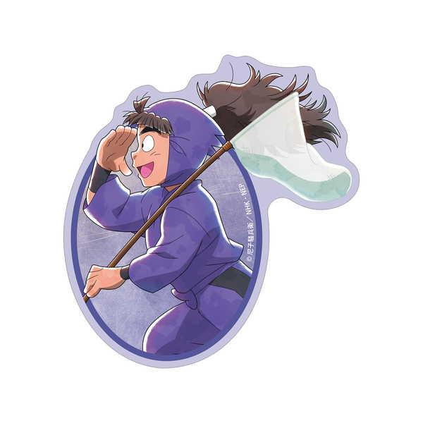 [Release date: March 31, 2026]メール便配送商品 「忍たま乱太郎」より、ダイカットステッカーの登場です。竹谷八左ヱ門の描き下ろしイラストを、ダイカットのステッカーに仕上げました。合成紙にコーティングをしているため...